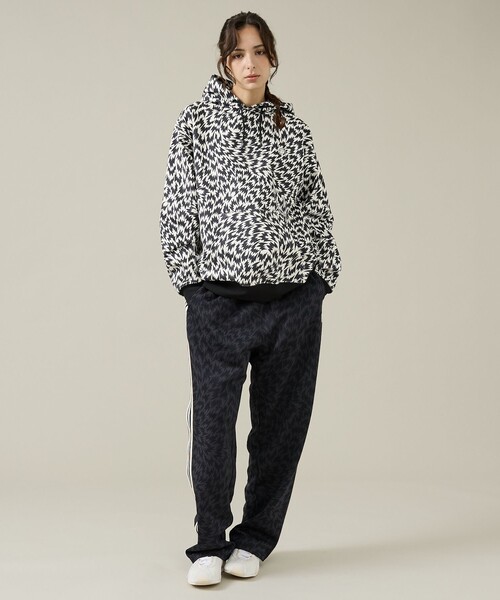 ELEY KISHIMOTO(イーリーキシモト)の「【ELEY KISHIMOTO×FILA】イーリーキシモト×フィラ スウェットフーディ / ユニセックス / SM6FBU709(パーカー・メンズ・ブラック・L/M)」の4枚目の写真