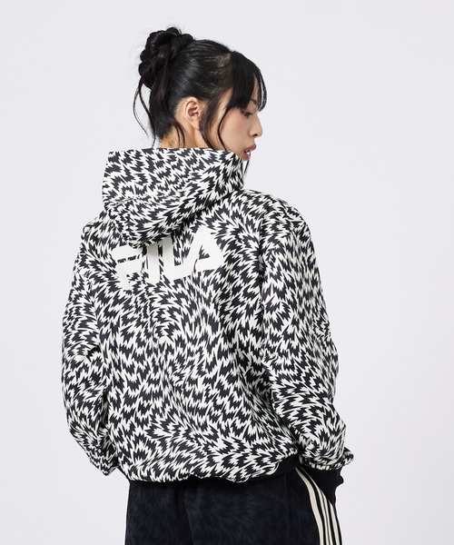 ELEY KISHIMOTO(イーリーキシモト)の「【ELEY KISHIMOTO×FILA】イーリーキシモト×フィラ スウェットフーディ / ユニセックス / SM6FBU709(パーカー・メンズ・ブラック・L/M)」の1枚目の写真