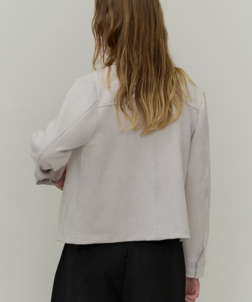 Plumel(プルメル)の「suede Like No-collar Blouson / カシメ付きスエードポンチローカラーブルゾン(ブルゾン・レディース・グレー/チャコールグレー・MEDIUM)」の7枚目の写真