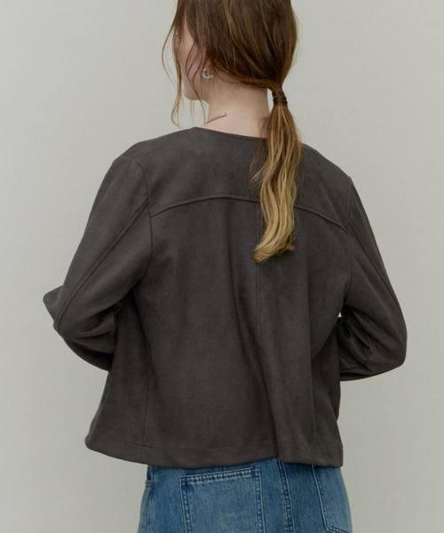 Plumel(プルメル)の「suede Like No-collar Blouson / カシメ付きスエードポンチローカラーブルゾン(ブルゾン・レディース・グレー/チャコールグレー・MEDIUM)」の16枚目の写真