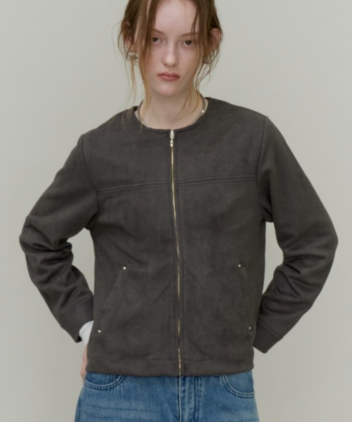 Plumel(プルメル)の「suede Like No-collar Blouson / カシメ付きスエードポンチローカラーブルゾン(ブルゾン・レディース・グレー/チャコールグレー・MEDIUM)」の13枚目の写真