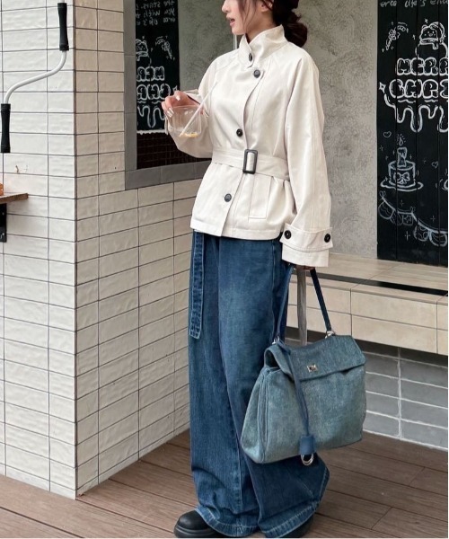 &soiree(アンドソワレ)の「スタンドカラーダブルボタンベルト付きトレンチコート(トレンチコート・レディース・オフホワイト・SMALL/MEDIUM/LARGE/X-LARGE)」の4枚目の写真