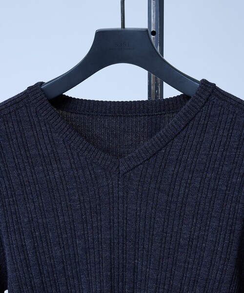 5351 POUR LES HOMMES(ゴーサンゴーイチプールオム)の「Vネック ホールガーメント ニット(ニット/セーター・メンズ・ブルー/ボルドー/ブラック・44/46/48/50)」の6枚目の写真