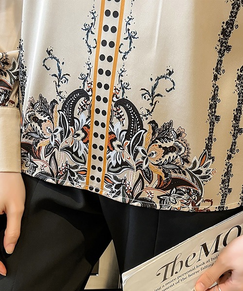Doux Belle(ドゥーベル)の「スカーフ柄レーストリムスタンドカラーブラウス(シャツ/ブラウス・レディース・ベージュ・LARGE/X-LARGE/MEDIUM)」の13枚目の写真