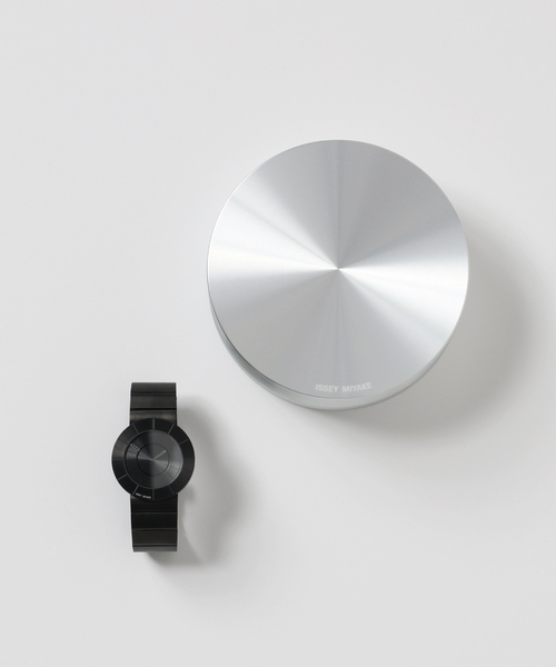 ISSEY MIYAKE(イッセイミヤケ)の「Web限定 ISSEY MIYAKE TO NY0N002 Black(アナログ腕時計・レディース・ブラック・FREE)」の4枚目の写真
