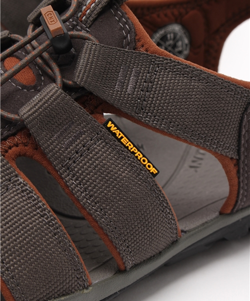 KEEN（キーン）の「CLEARWATER CNX / クリアウォーター シーエヌエックス / メンズ サンダル（サンダル・メンズ・グレー・26.0cm/29.0cm/27.0cm/26.5cm/27.5cm/25.5cm/25.0cm/28.0cm/30cm）」の6枚目の写真