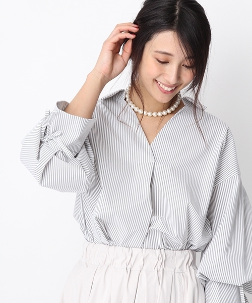 Andemiu（アンデミュウ）の「ソデボリュームヌケエリシャツ752361（シャツ/ブラウス・レディース・イエロー/ライトブルー/ピンク/ホワイト/ブルー/ライトグレー・FREE）」の21枚目の写真