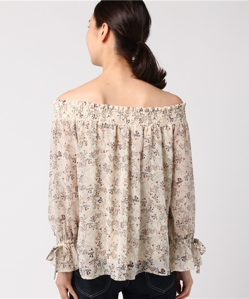 archives（アルシーヴ）の「花柄シャーリングプルオーバー（シャツ/ブラウス・レディース・ネイビー/ベージュ/ブラック・MEDIUM）」の6枚目の写真