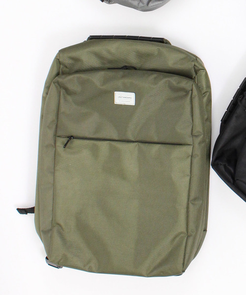 UNSTANDARD(アンスタンダード)の「UNSTANDARD スクエア PC バックパック リュック(バックパック/リュック・メンズ・ブラック/グレー/カーキ/ネイビー・FREE)」の3枚目の写真