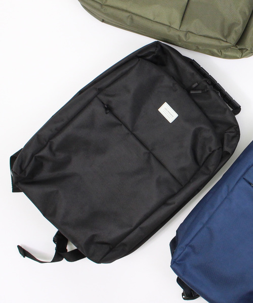UNSTANDARD(アンスタンダード)の「UNSTANDARD スクエア PC バックパック リュック(バックパック/リュック・メンズ・ブラック/グレー/カーキ/ネイビー・FREE)」の2枚目の写真