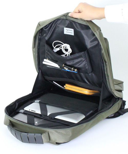 UNSTANDARD(アンスタンダード)の「UNSTANDARD スクエア PC バックパック リュック(バックパック/リュック・メンズ・ブラック/グレー/カーキ/ネイビー・FREE)」の14枚目の写真