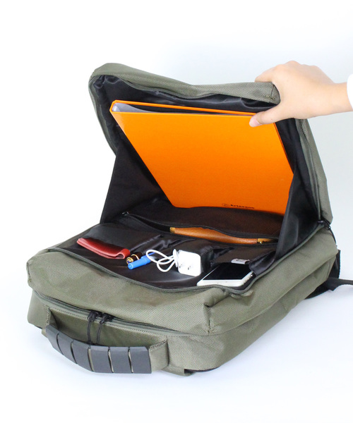 UNSTANDARD(アンスタンダード)の「UNSTANDARD スクエア PC バックパック リュック(バックパック/リュック・メンズ・ブラック/グレー/カーキ/ネイビー・FREE)」の13枚目の写真