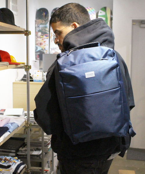 UNSTANDARD(アンスタンダード)の「UNSTANDARD スクエア PC バックパック リュック(バックパック/リュック・メンズ・ブラック/グレー/カーキ/ネイビー・FREE)」の22枚目の写真