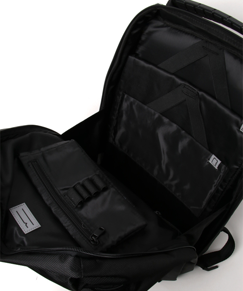 UNSTANDARD(アンスタンダード)の「UNSTANDARD スクエア PC バックパック リュック(バックパック/リュック・メンズ・ブラック/グレー/カーキ/ネイビー・FREE)」の10枚目の写真