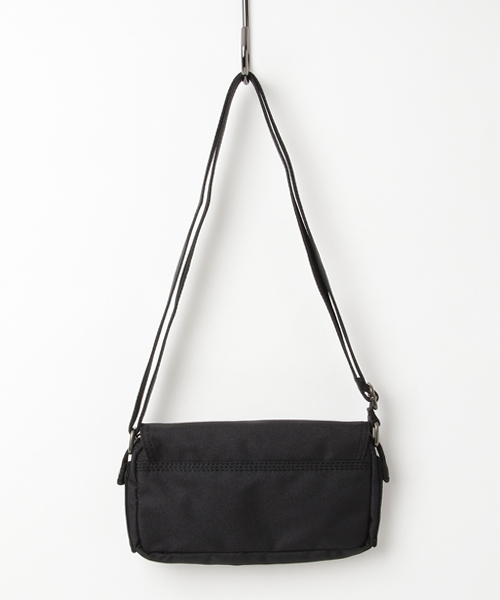 Carhartt（カーハート）の「Carhartt (カーハート) Small Essential Pouch スモール ショルダー バッグ（ショルダーバッグ・メンズ・ブラック/ブラウン・FREE）」の3枚目の写真