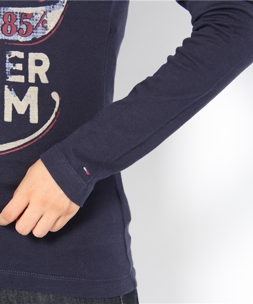 TOMMY HILFIGER(トミーヒルフィガー)の「RIHANNA V NECK TEE L/S(Tシャツ/カットソー・レディース・グレー/ネイビー・SMALL/MEDIUM/X-SMALL)」の7枚目の写真