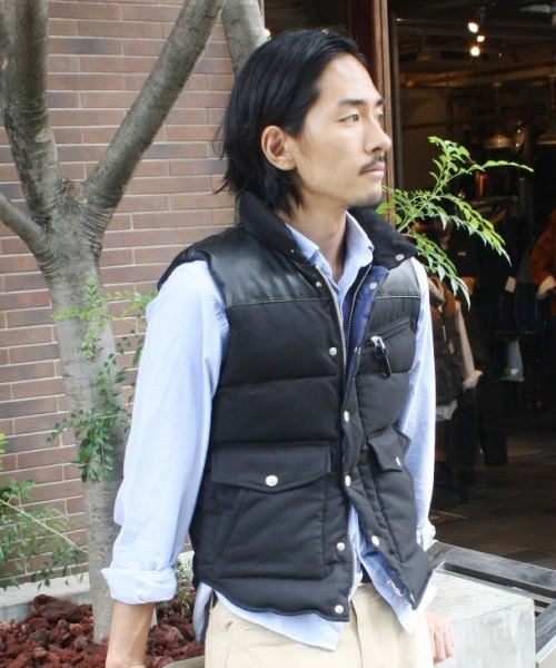 JOURNAL STANDARD（ジャーナルスタンダード）の「T/Rサージダウンベスト（ダウンベスト・メンズ・グレー/ネイビー/ブラック・SMALL/LARGE/MEDIUM）」の2枚目の写真