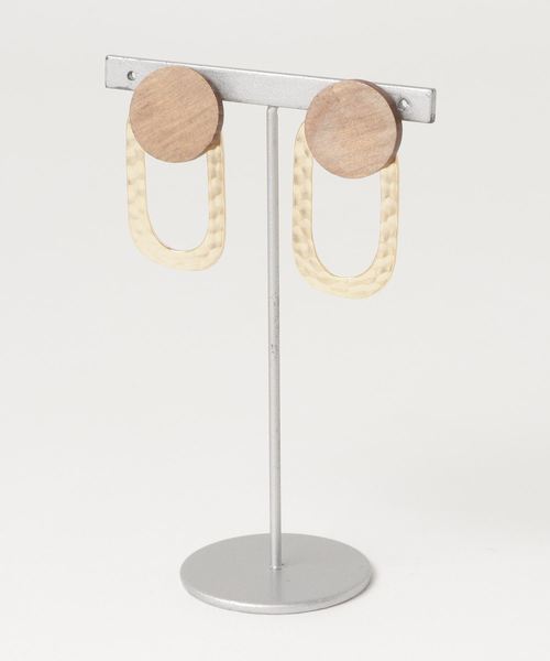 merlot plus（メルロープリュス）の「ウッドサークル×ゴールドピアス6632（ピアス（両耳用）・レディース・ネイビー/ブラウン/カーキ・FREE）」の2枚目の写真