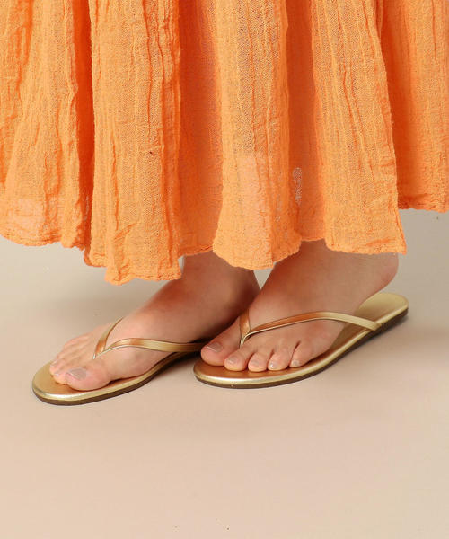 TKEES(ティキーズ)の「<TKEES>レザービーチサンダル(ビーチサンダル・レディース・ベージュ/ゴールド/シルバー/グレー・7/5/6/8)」の6枚目の写真