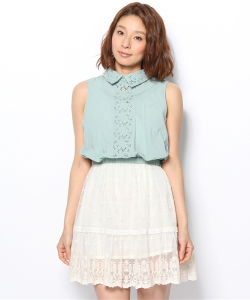 Kastane（カスタネ）の「【Kastane】刺繍ノースリーブBL（シャツ/ブラウス・レディース・ホワイト/ネイビー/グリーン・FREE）」の3枚目の写真