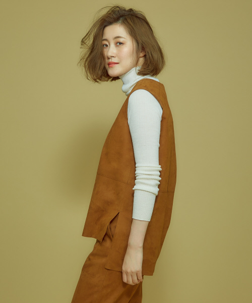 Abahouse Devinette（ドゥヴィネット）の「フェイクスエードプルオーバー（シャツ/ブラウス・レディース・ホワイト/ブラウン・フリー）」の4枚目の写真