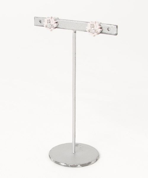 Vivienne Westwood(ヴィヴィアンウエストウッド)の「725604B/LOTUS EARRINGS(ピアス(両耳用)・レディース・シルバー/ゴールド/ピンクゴールド/ゴールド系その他・FREE)」の2枚目の写真