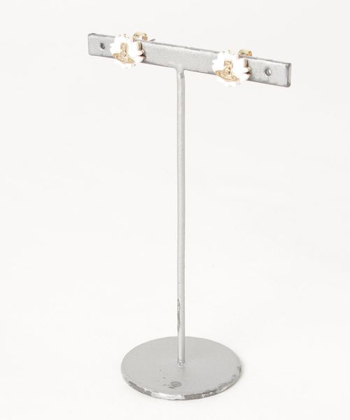 Vivienne Westwood(ヴィヴィアンウエストウッド)の「725604B/LOTUS EARRINGS(ピアス(両耳用)・レディース・シルバー/ゴールド/ピンクゴールド/ゴールド系その他・FREE)」の1枚目の写真
