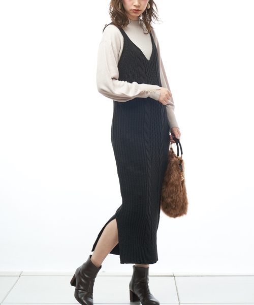 natural couture（ナチュラルクチュール）の「ケーブルニットジャンドレ（ワンピース・レディース・ブラック/ベージュ/アイボリー・FREE）」の3枚目の写真