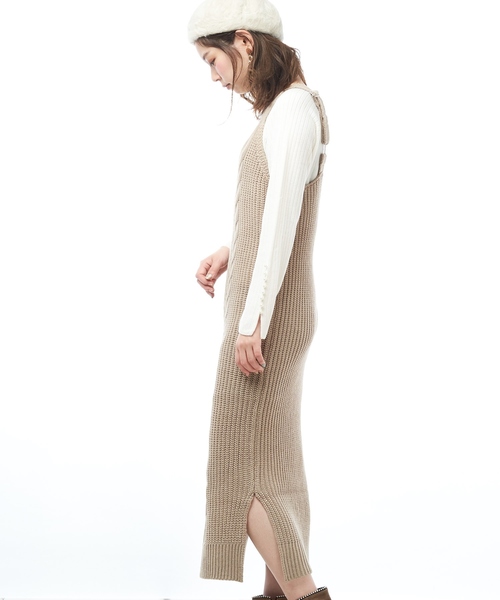natural couture（ナチュラルクチュール）の「ケーブルニットジャンドレ（ワンピース・レディース・ブラック/ベージュ/アイボリー・FREE）」の5枚目の写真