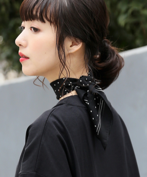 LOWRYS FARM（ローリーズファーム）の「シフォンガラスカーフ　827852（バンダナ/スカーフ・レディース・ホワイト/その他1/ブラウン/ブラック・FREE）」の2枚目の写真