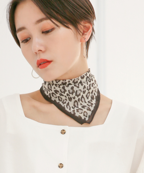 LOWRYS FARM（ローリーズファーム）の「シフォンガラスカーフ　827852（バンダナ/スカーフ・レディース・ホワイト/その他1/ブラウン/ブラック・FREE）」の4枚目の写真