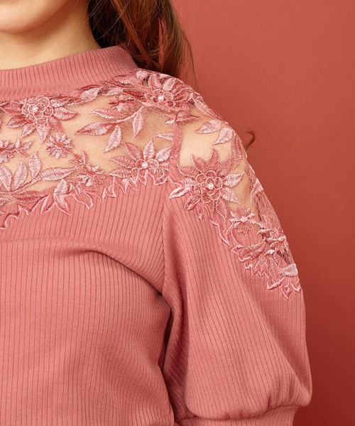 MIIA（ミーア）の「フラワー刺繍リブトップス（Tシャツ/カットソー