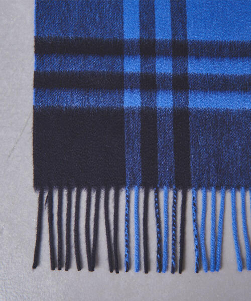 Joshua Ellis（ジョシュアエリス）の「＜Joshua Ellis（ジョシュア エリス）＞BLACKWATCH ストール†（ストール/ショール・レディース・コバルトブルー/ピンク/イエロー・FREE）」の9枚目の写真