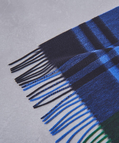 Joshua Ellis（ジョシュアエリス）の「＜Joshua Ellis（ジョシュア エリス）＞BLACKWATCH ストール†（ストール/ショール・レディース・コバルトブルー/ピンク/イエロー・FREE）」の8枚目の写真