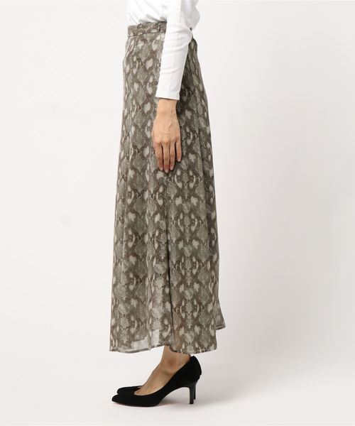 DouDou（ドゥドゥ）の「パイソンプリントフレアスカート（スカート・レディース・サックスブルー/グリーン・38/36）」の3枚目の写真
