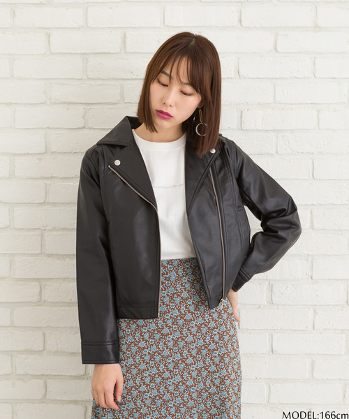 Libby&Rose（リビーアンドローズ）の「フェイクレザーライダース（ライダースジャケット・レディース・ブラック/グレー/グレイッシュベージュ・FREE）」の2枚目の写真
