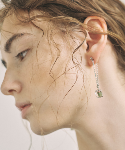 rehacer（レアセル）の「rehacer : Mini Cube Rose  Long Pierce Made in Japan / ミニキューブ ローズ ロングピアス メイドインジャパン（ピアス（両耳用）・レディース・シルバー/ゴールド・FREE）」の5枚目の写真