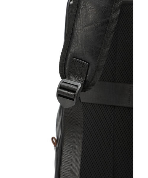 GUSCIO UOMO（グッシオ ウォーモ）の「【グッシオ ウォーモ】スクエア型リュックサック オンオフ兼用 PUレザー（バックパック/リュック・メンズ・ブラック/ネイビー/ブラウン/カーキ・FREE）」の12枚目の写真