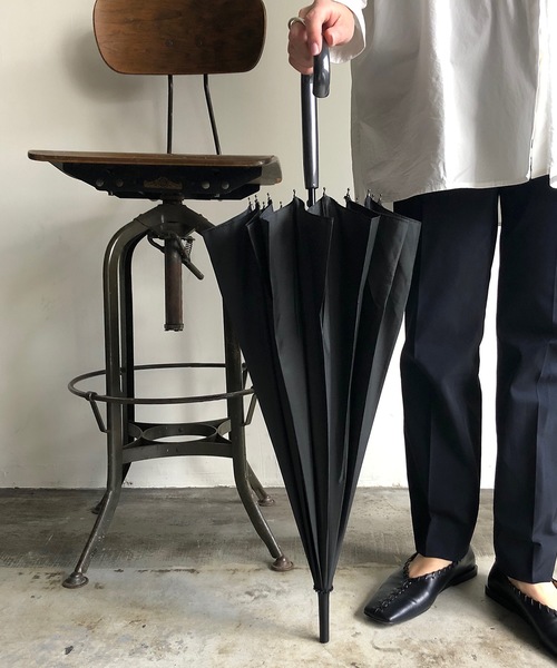 COMMON WARE（コモンウェアー）の「NT:16本骨 無地傘　長傘（長傘・レディース・ブラック/ネイビー/ブルー/グリーン/ローズ/ベージュ/ライトグリーン/パープル/ブラック系/ネイビー系/ピンクベージュ・FREE）」の2枚目の写真