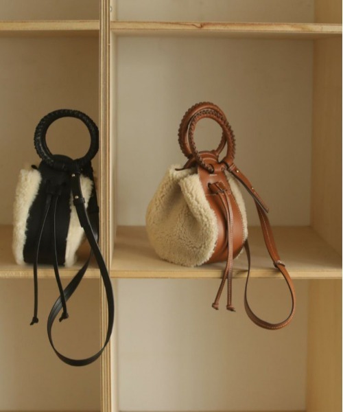TODAYFUL（トゥデイフル）の「レザー×ボアショルダーバッグ（Leather x 