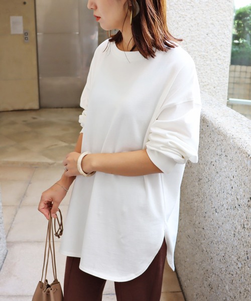 andme(アンドミー)の「コットン長袖オーバーサイズ裾ラウンドTシャツ(Tシャツ/カットソー・レディース・ブラック/オフホワイト/チャコールグレー/グレー系その他・M)」の2枚目の写真
