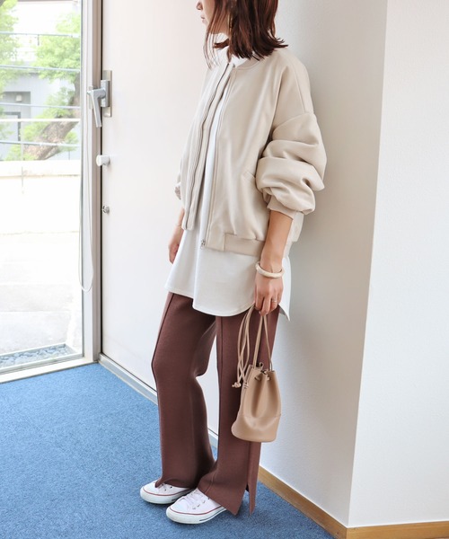 andme(アンドミー)の「コットン長袖オーバーサイズ裾ラウンドTシャツ(Tシャツ/カットソー・レディース・ブラック/オフホワイト/チャコールグレー/グレー系その他・M)」の5枚目の写真