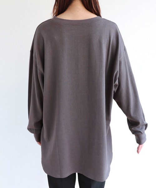 andme(アンドミー)の「コットン長袖オーバーサイズ裾ラウンドTシャツ(Tシャツ/カットソー・レディース・ブラック/オフホワイト/チャコールグレー/グレー系その他・M)」の20枚目の写真