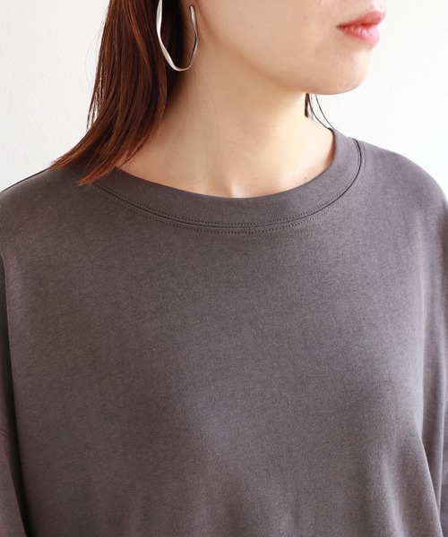 andme(アンドミー)の「コットン長袖オーバーサイズ裾ラウンドTシャツ(Tシャツ/カットソー・レディース・ブラック/オフホワイト/チャコールグレー/グレー系その他・M)」の21枚目の写真