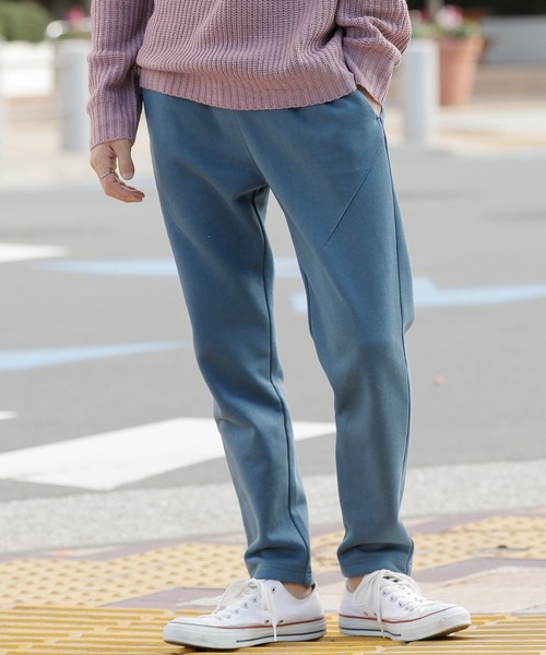 Beno(ビーノ)の「ボリューム裏起毛 テーパードシルエット ラウンジ スウェットパンツ(スウェットパンツ・メンズ・オフホワイト/ブラック/グレー/ダークグレー/ボルドー/グレイッシュベージュ/サンドベージュ/ダークブラウン/オリーブ/ダークグリーン/インディゴブルー/ネイビー・M/L/XL)」の11枚目の写真