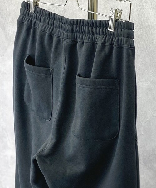 Beno(ビーノ)の「ボリューム裏起毛 テーパードシルエット ラウンジ スウェットパンツ(スウェットパンツ・メンズ・オフホワイト/ブラック/グレー/ダークグレー/ボルドー/グレイッシュベージュ/サンドベージュ/ダークブラウン/オリーブ/ダークグリーン/インディゴブルー/ネイビー・M/L/XL)」の13枚目の写真