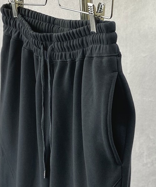 Beno(ビーノ)の「ボリューム裏起毛 テーパードシルエット ラウンジ スウェットパンツ(スウェットパンツ・メンズ・オフホワイト/ブラック/グレー/ダークグレー/ボルドー/グレイッシュベージュ/サンドベージュ/ダークブラウン/オリーブ/ダークグリーン/インディゴブルー/ネイビー・M/L/XL)」の15枚目の写真