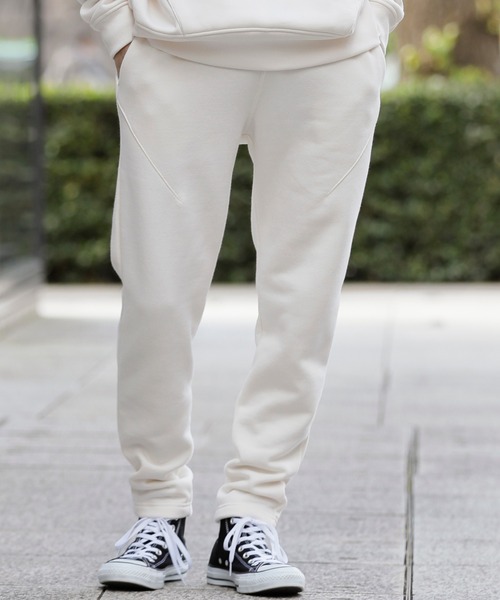 Beno(ビーノ)の「ボリューム裏起毛 テーパードシルエット ラウンジ スウェットパンツ(スウェットパンツ・メンズ・オフホワイト/ブラック/グレー/ダークグレー/ボルドー/グレイッシュベージュ/サンドベージュ/ダークブラウン/オリーブ/ダークグリーン/インディゴブルー/ネイビー・M/L/XL)」の20枚目の写真