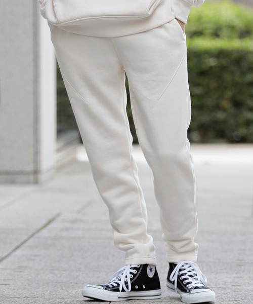 Beno(ビーノ)の「ボリューム裏起毛 テーパードシルエット ラウンジ スウェットパンツ(スウェットパンツ・メンズ・オフホワイト/ブラック/グレー/ダークグレー/ボルドー/グレイッシュベージュ/サンドベージュ/ダークブラウン/オリーブ/ダークグリーン/インディゴブルー/ネイビー・M/L/XL)」の21枚目の写真