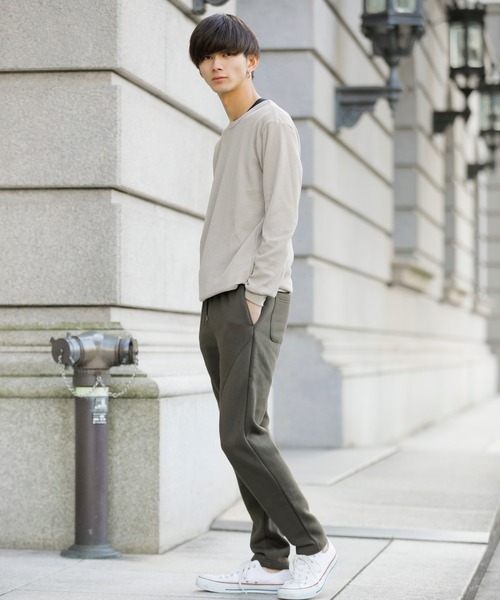 Beno(ビーノ)の「ボリューム裏起毛 テーパードシルエット ラウンジ スウェットパンツ(スウェットパンツ・メンズ・オフホワイト/ブラック/グレー/ダークグレー/ボルドー/グレイッシュベージュ/サンドベージュ/ダークブラウン/オリーブ/ダークグリーン/インディゴブルー/ネイビー・M/L/XL)」の22枚目の写真